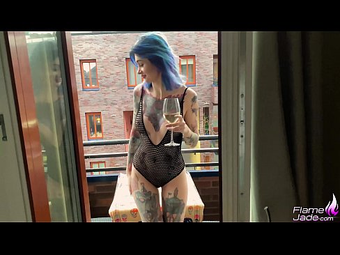 ❤️ Kæmpe pige suger med en sut og knepper lidenskabeligt under åben himmel ❤️❌  Sex at da.porn-mz.ru ❌️